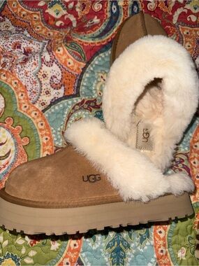 UGG SLIPPERS